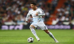 激情碰撞！城市德比战上演巅峰对决，主场球队绝杀逆转