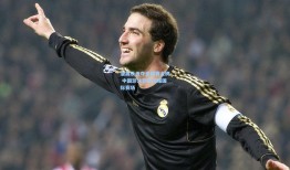 潘展乐勇夺世锦赛金牌 中国游泳新星闪耀国际赛场